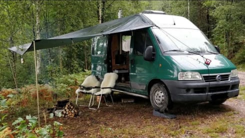 Gaia – Gaia - cozy green camper with wood stove
