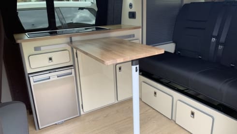 Van Tropez – New Conversion! Automatic VW Transporter w/5 seats