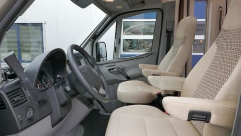 2p Mercedes-Benz semi-integrated uit 2016
