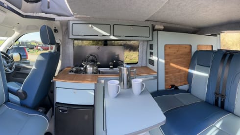 VW T6.1 Transporter with heater(great for the winter getaways!)