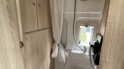 Grizzly the Gray – Self-sufficient Peugeot Boxer Camper for 2 Persons