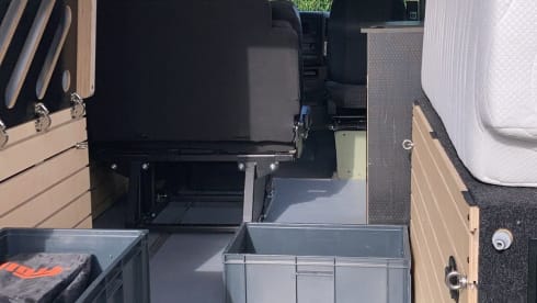 The Beast expeditie camper – 3p Mercedes-Benz bus from 2023
