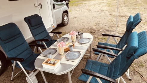 LMC Family Alcove Camper 6 persons Space saver! 