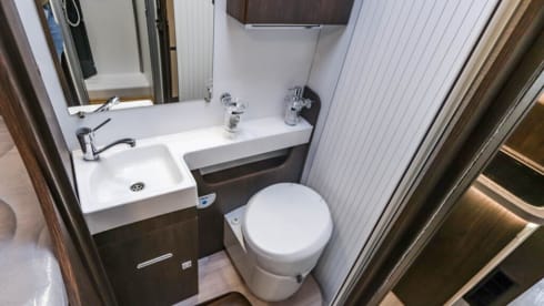 2021 *Full Option* Benimar Cocoon 463 with AUTOMATIC