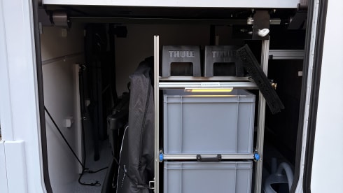 White pearl – 5p Ford semi-integrated uit 2026