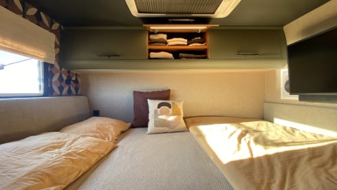 NU+ – 4p Adria Mobil alcove from 2012
