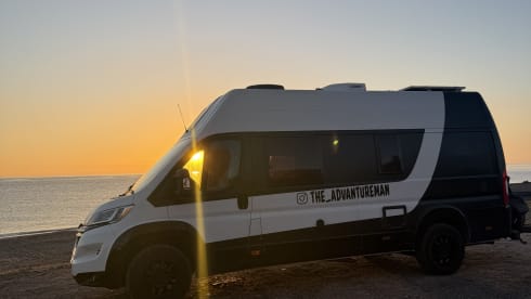 The Adventure Van  – Off-grid 3-persoons Citroën campervan (2016) – compact & compleet