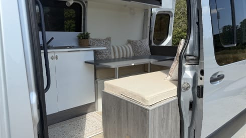 The North Mate – 3-persoons Mercedes-Benz campervan uit 2019