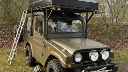𝗘𝗹 𝗠𝗮𝘁𝗲𝗿𝗱𝗼𝗿 – El Materdor – Daihatsu F20 mit Dachzelt – Jeep aus dem Jahr 1980 🏔️🏕️🌌