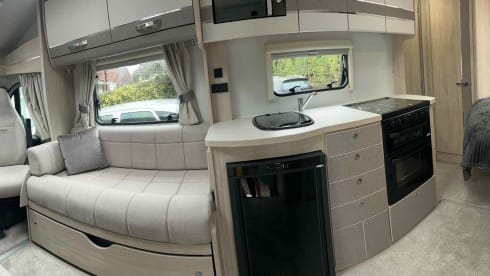 4 berth Peugeot autoquest pioneer 155 2025