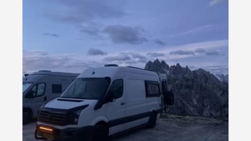 2p Volkswagen campervan uit 2013