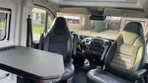 2p Adria Mobil bus uit 2023