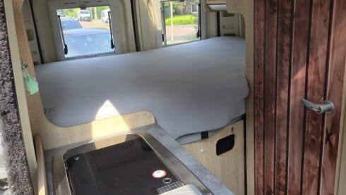 Grizzly the Gray – Self-sufficient Peugeot Boxer Camper for 2 Persons