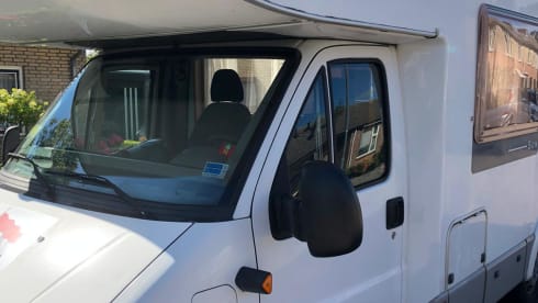 nooitverwacht – beautiful 6.05m with solar panel oven 2.8 jtd and scooter carrier