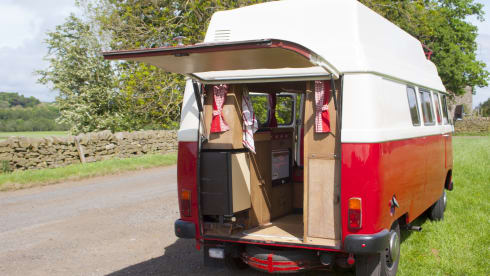 Ruby – Classic 76 Mercedes camper 