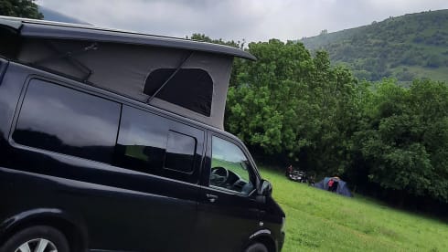 Lovely 4 Berth Campervan VW T5.1 - Adventure Awaits!