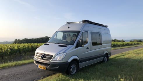 Hank the Van – Luxury off-grid Mercedes Sprinter
