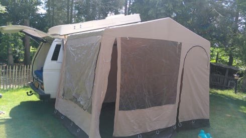 Zwaantje – 4p Volkswagen campervan from 1982