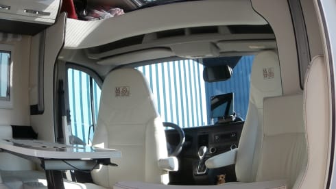 Luxe camper – Luxury automatic Ford 170 HP - With complete equipment for 4 people!