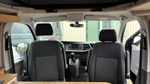 Hopper Zwart – 4p Volkswagen T6.1 from 2023. New bus!