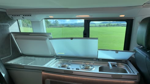 Strawberry – New VW California Ocean T6.1 DSG 2.0 TDI Automatic with drive assist