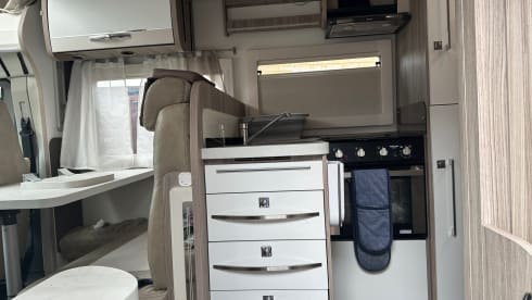 Maxi – 4 berth Benimar T482 automatic