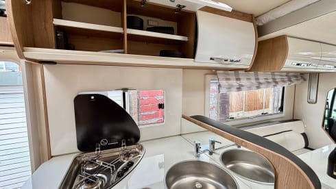 4/6 berth Roller Team 707