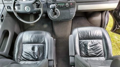 Black 2.5 TDI Multivan T5 Highline Camperbus