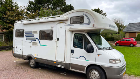 Cosy Family Camper – Complete cozy family camper with large garage 5p Hymer