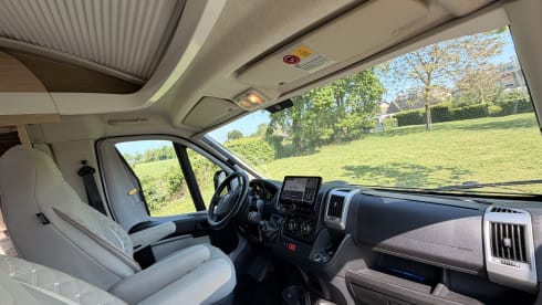 Burstner Nexxo T740 – 3p Bürstner semi-integrated uit 2015
