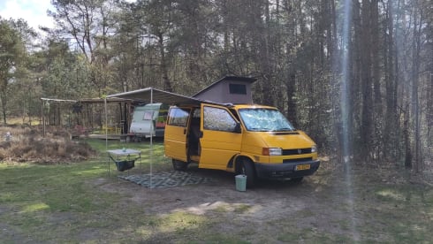 De Gele Bus – On the road with the Yellow Bus! (VW T4 from '99)