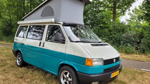 Dolly! – Go on an unforgettable road trip with this T4 Westfalia! KM-free!