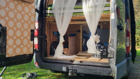 Freedom on wheels – Camberbus off the grid Renault Master 2016