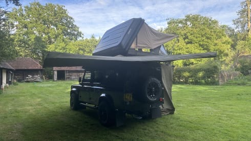 Bessie – 4 berth Land Rover rooftop from 2012