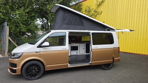 Busbie – 5 berth Volkswagen campervan from 2016
