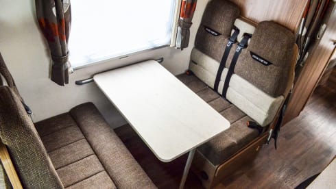 Fiat Ducato - Swift Escape 686 (6 Schlafplätze, Lounge in U-Form)