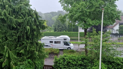 Hymer Carado A366 – Lovely spacious family camper! 