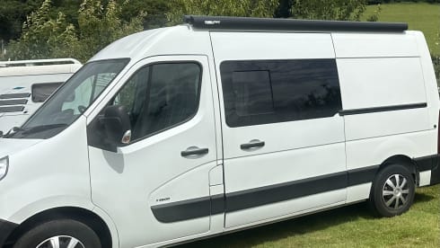 Vera –     Handcrafted Off-Grid Campervan 
