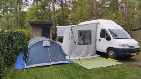 2p Peugeot bus from 2001