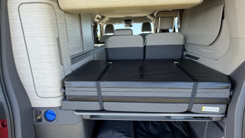  Betty – Volkswagen California Ocean EHybrid 2025 met 4 slaapplaatsen