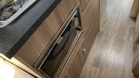 The Catbus  – 4 Berth Swift Select 184 (2017)