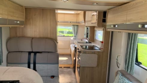 Foxy – 6 berth family motorhome with canopy, 2017