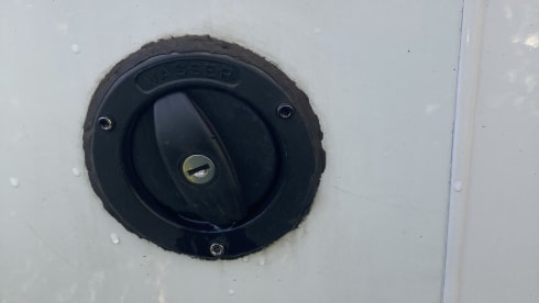 Ed – Stylish self-built camper L3H2