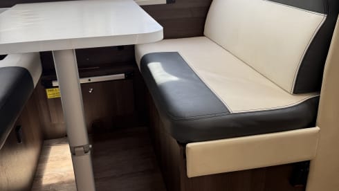 🚐 6 berth Roller Team Zefiro 765 from 2018