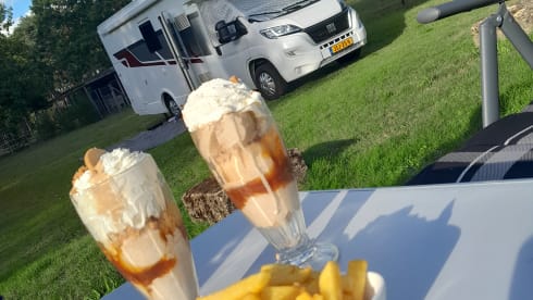 Happy Tour – Camping-car familial Rimor Alcove 2023 pour 6 personnes avec lits fixes 
