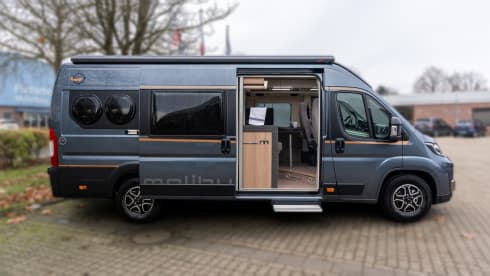 2p Malibu bus uit 2025