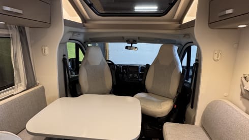 Luxe 4p Carado T447 - Automaat uit 2024