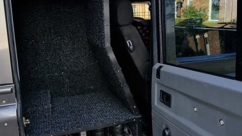 2.5p Landrover Defender 4x4 expedition car 
