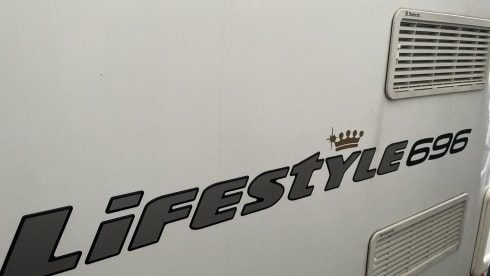 Special edition Lifestyle 696-Black edition – 6 berth Swift Escape Lifestyle 696 2015-breakdown cover included 