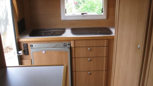 5p Volkswagen alcove from 2003